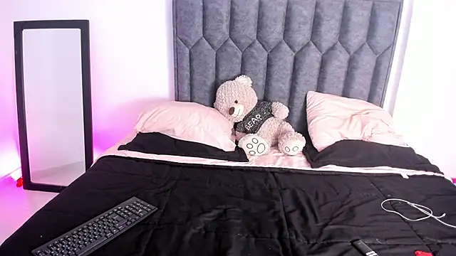 ArihanaTylor online show from 14, 11, 2025