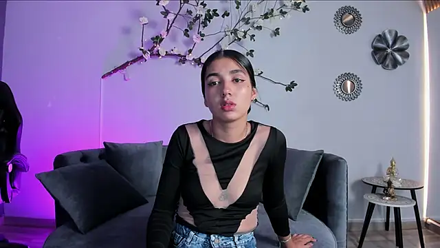 cloe taylor   online show from 23, 11, 2025