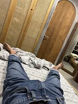 Snapshot of HenryLee1983-cums chatting on 5, 10, 2025 HenryLee1983-cums online show from 5, 10, 2025