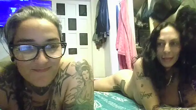 Snapshot of inkdhollow1 chatting on 6, 6, 2026 inkdhollow1 online show from 6, 6, 2026