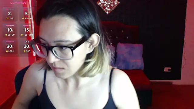Snapshot of cristal_hills_19 chatting on 3, 2, 2026 cristal hills 19 online show from 3, 2, 2026