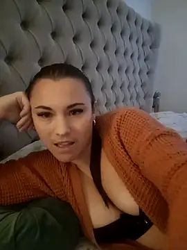 IzzyGreen online show from 7, 11, 2025