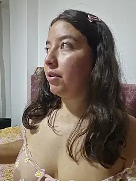 Snapshot of annyaparis chatting on 4, 12, 2025 annyaparis online show from 4, 12, 2025