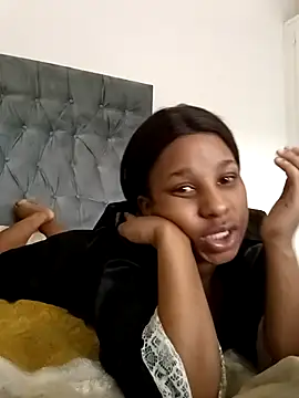 Snapshot of MissBubbles04 chatting on 12, 10, 2025 MissBubbles04 online show from 12, 10, 2025