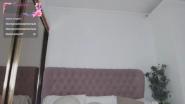 Naughty kittyy1 online show from 13, 10, 2025