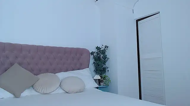 Naughty kittyy1 online show from 16, 10, 2025