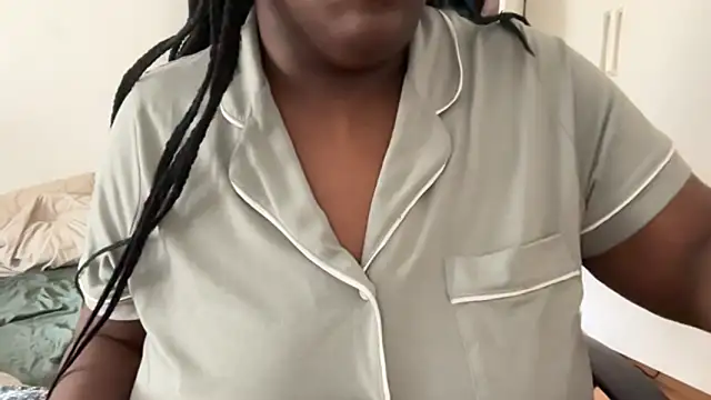 nanaisbackk online show from 5, 4, 2026