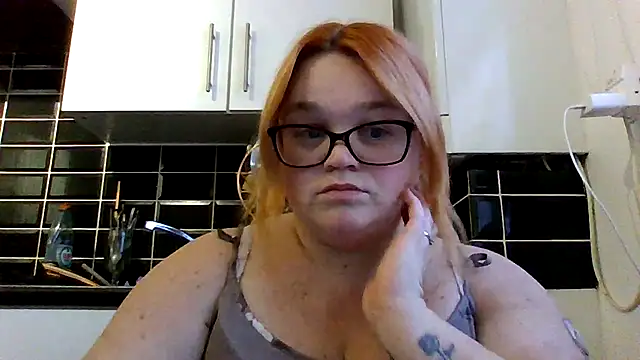 Snapshot of Curvy-AmyX chatting on 5, 10, 2025 Curvy-AmyX online show from 5, 10, 2025