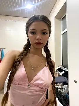 Snapshot of _Siennaaa_ chatting on 10, 10, 2025 Siennaaa online show from 10, 10, 2025