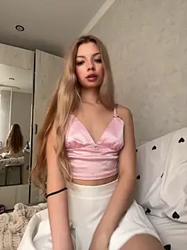 Snapshot of _Siennaaa_ chatting on 10, 11, 2025 Siennaaa online show from 10, 11, 2025