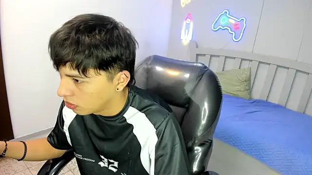 StiwenTwink online show from 21, 11, 2025