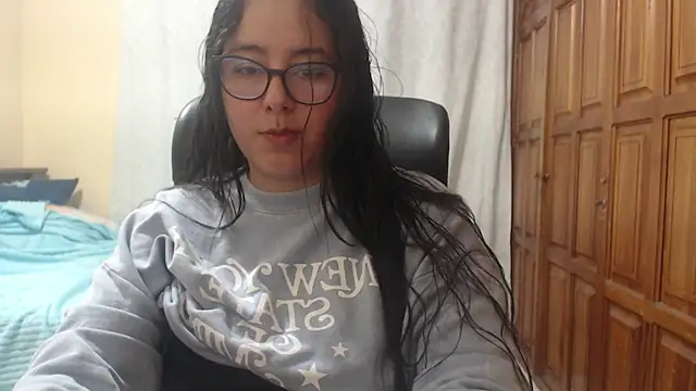 Snapshot of Venus_cat_ chatting on 7, 6, 2026 Venus cat online show from 7, 6, 2026