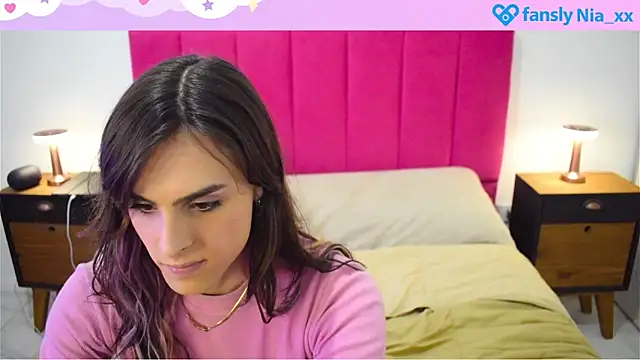 estrogen nia online show from 5, 10, 2025