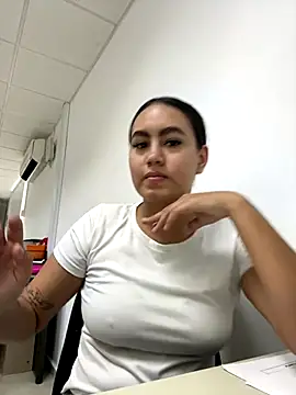 Snapshot of Sofi_kim_ chatting on 28, 10, 2025 Sofi kim  online show from 28, 10, 2025