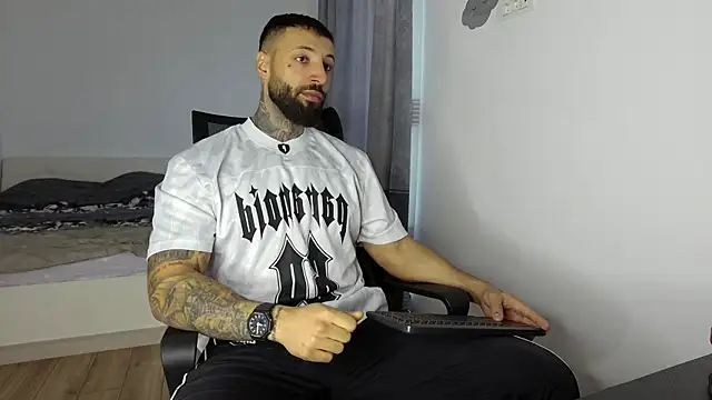 MasculineGuy99 online show from 15, 10, 2025