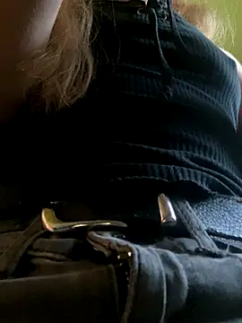 pleasedontpressaredburton online show from 2, 11, 2025