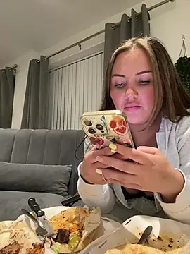 lolabeara online show from 11, 4, 2026