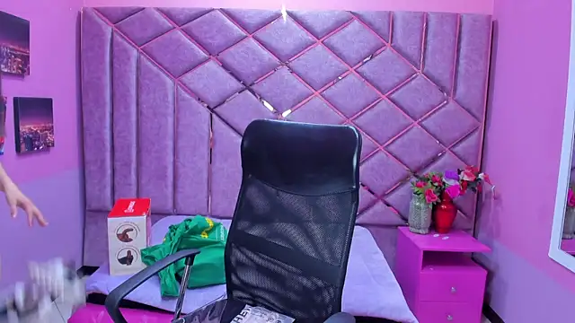 sarah sweett  online show from 9, 4, 2026