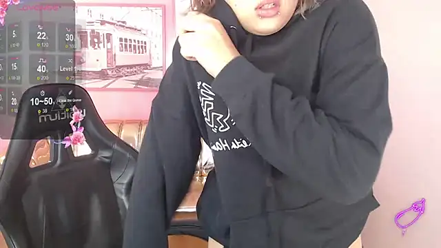 mia foster t online show from 5, 11, 2025