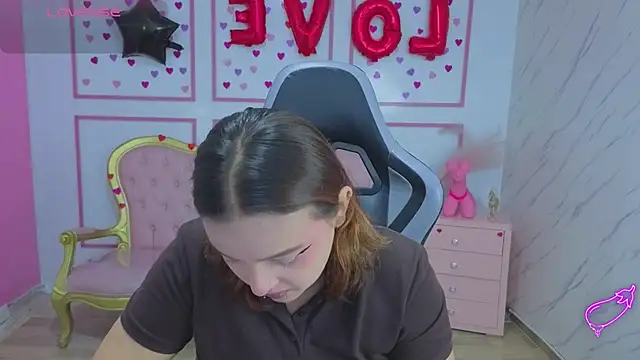 Snapshot of mia_foster_t chatting on 2, 4, 2026 mia foster t online show from 2, 4, 2026