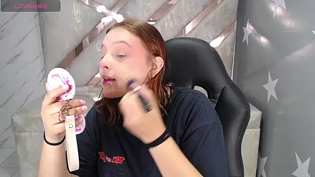 Snapshot of mia_foster_t chatting on 18, 4, 2026 mia foster t online show from 18, 4, 2026