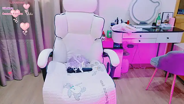  Aria Moonie online show from 16, 4, 2026