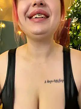 KellyMoors online show from 1, 11, 2025