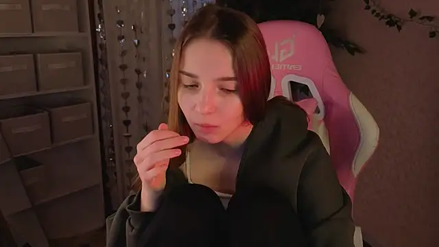 L1na Reeds online show from 6, 3, 2026