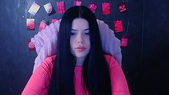 Mona Esty online show from 6, 11, 2025