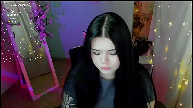 Snapshot of Mona_Esty chatting on 7, 5, 2026 Mona Esty online show from 7, 5, 2026