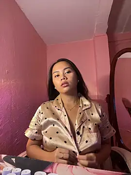 Snapshot of Funtasee_Andi chatting on 27, 4, 2026 Funtasee Andi online show from 27, 4, 2026