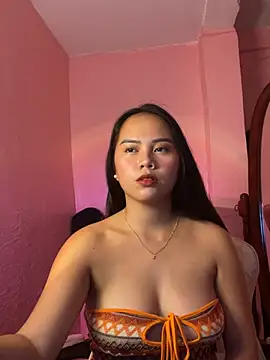 Snapshot of Funtasee_Andi chatting on 27, 5, 2026 Funtasee Andi online show from 27, 5, 2026
