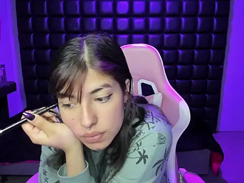 Violetta Swett  online show from 5, 12, 2025