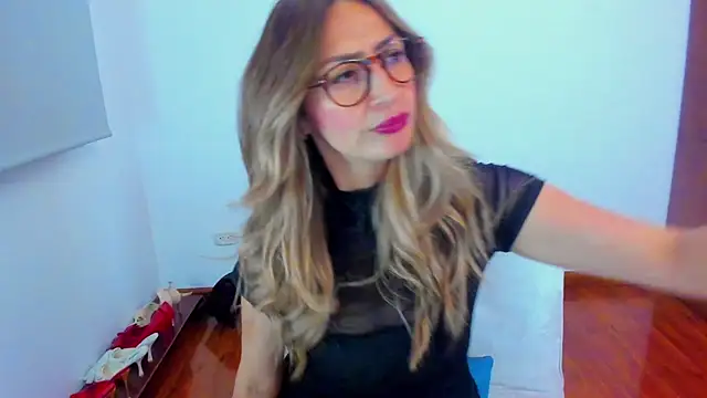 Snapshot of Velourmuse chatting on 14, 7, 2026 Velourmuse online show from 14, 7, 2026