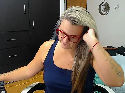 perlagoloza05 online show from 16, 10, 2025