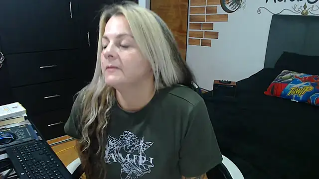 perlagoloza05 online show from 12, 11, 2025