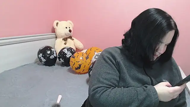  alexandra ray  online show from 24, 10, 2025