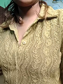 Snapshot of Laura_43 chatting on 7, 11, 2025 Laura 43 online show from 7, 11, 2025