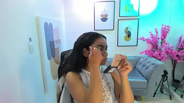 Snapshot of Juliie_coper chatting on 12, 11, 2025 Juliie coper online show from 12, 11, 2025