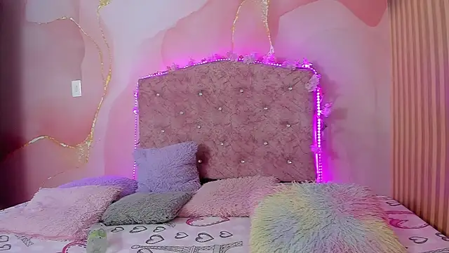 Malory  Jones online show from 26, 11, 2025