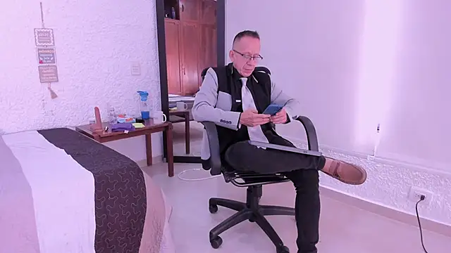  axelking  online show from 2, 12, 2025