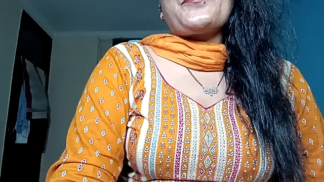 Snapshot of horny_milf_couple chatting on 20, 4, 2026 horny milf couple online show from 20, 4, 2026