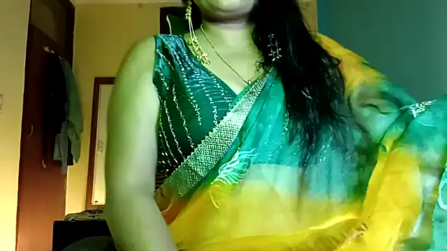 Snapshot of horny_milf_couple chatting on 25, 5, 2026 horny milf couple online show from 25, 5, 2026