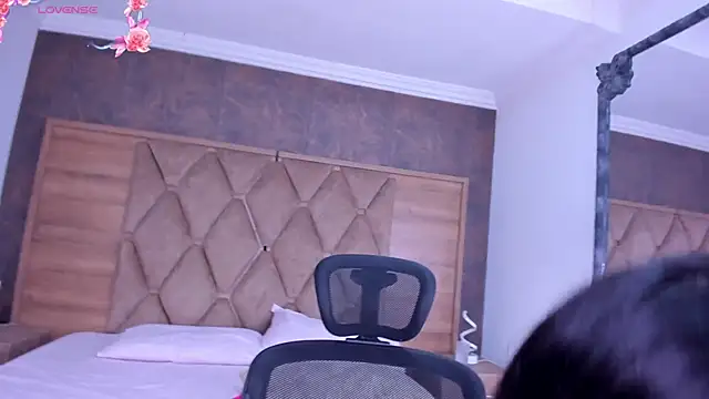 Snapshot of ScarletEvanss_ chatting on 1, 2, 2026 ScarletEvanss online show from 1, 2, 2026