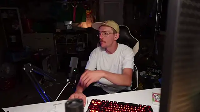 Snapshot of AverageMaleJay chatting on 5, 10, 2025 AverageMaleJay online show from 5, 10, 2025