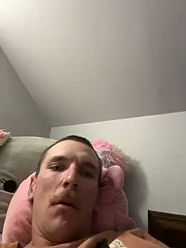 Snapshot of AverageMaleJay chatting on 6, 10, 2025 AverageMaleJay online show from 6, 10, 2025