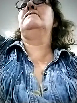 -saraqueen- online show from 28, 11, 2025