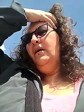 -saraqueen- online show from 1, 12, 2025