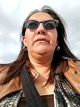 -saraqueen- online show from 2, 12, 2025