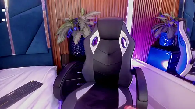 Snapshot of Lia_Kitten chatting on 6, 10, 2025 Lia Kitten online show from 6, 10, 2025